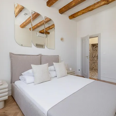 Modern In The Heart Of The Old Town *